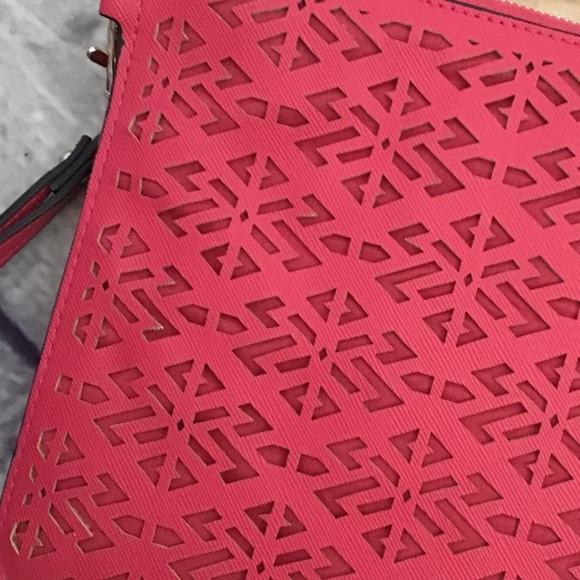 ALDO small clutch/wristlet - Picture 2 of 2